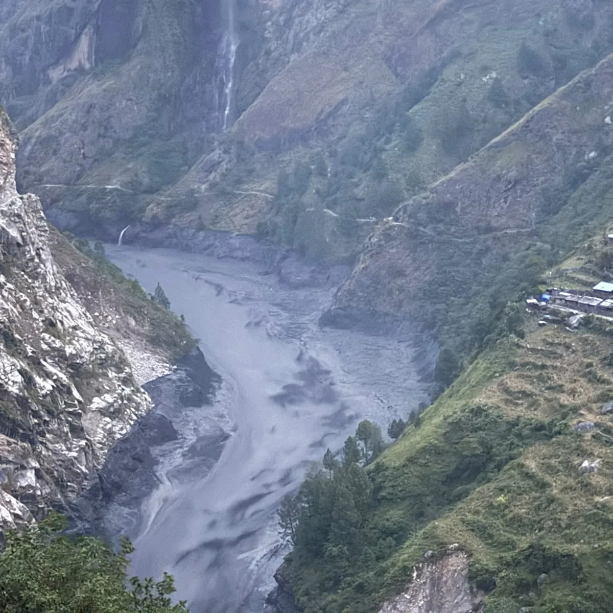 बूढीगण्डकी बाढी : बाढी प्रभावितस्थलमा पुग्यो सेनाको उद्धार टोली